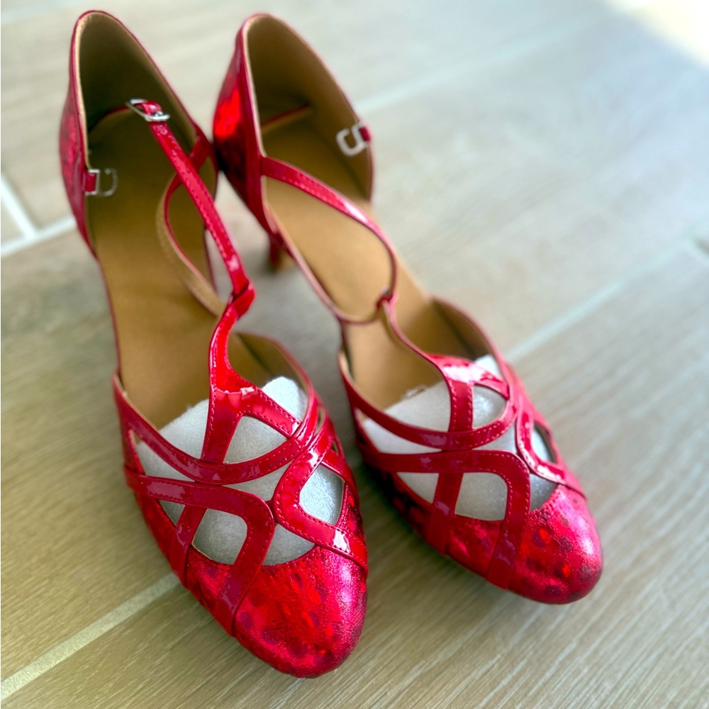 Dance shoes 318